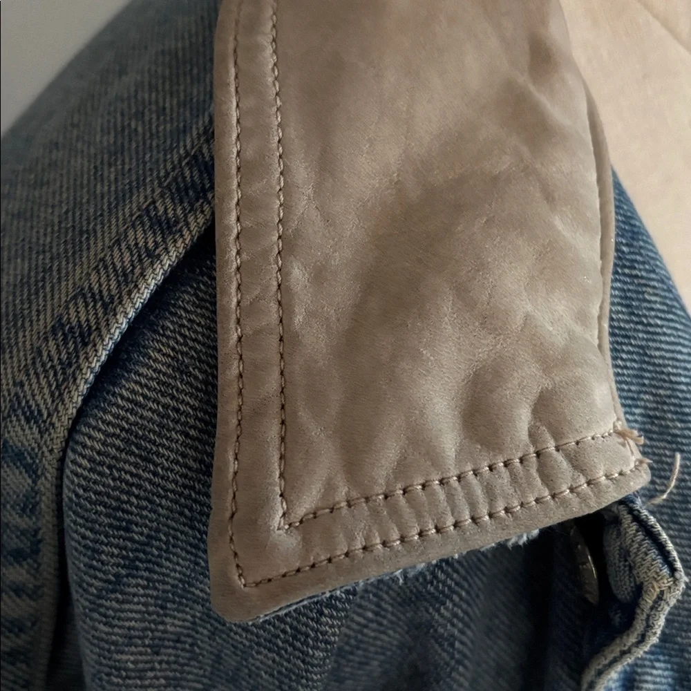 VINTAGE Banana Republic Trucker Jacket Men XL Blue Denim Jean Leather Collar 90s